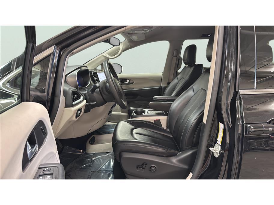 2024 Chrysler Pacifica Touring L Van 4D Folsom CA