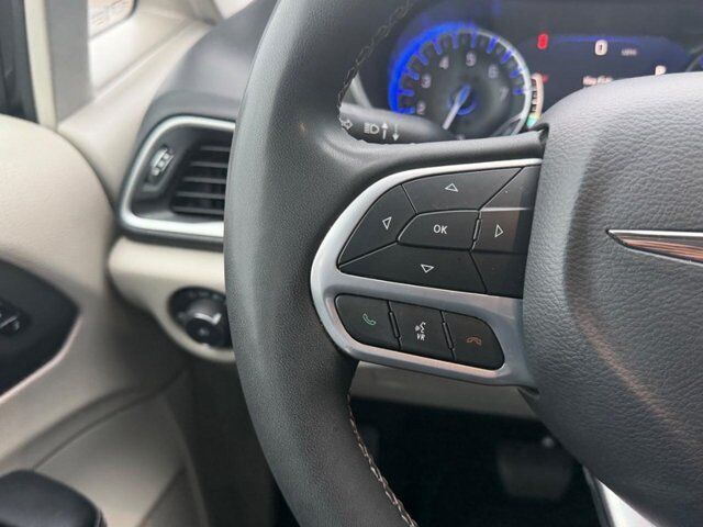 2024 Chrysler Pacifica Touring L Farmington MO