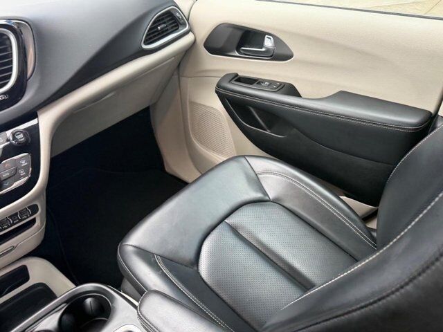 2024 Chrysler Pacifica Touring L Farmington MO