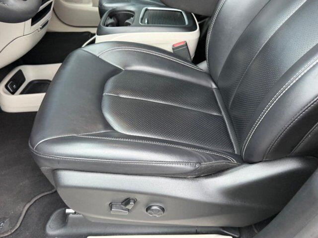 2024 Chrysler Pacifica Touring L Farmington MO
