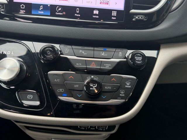 2024 Chrysler Pacifica Touring L Farmington MO