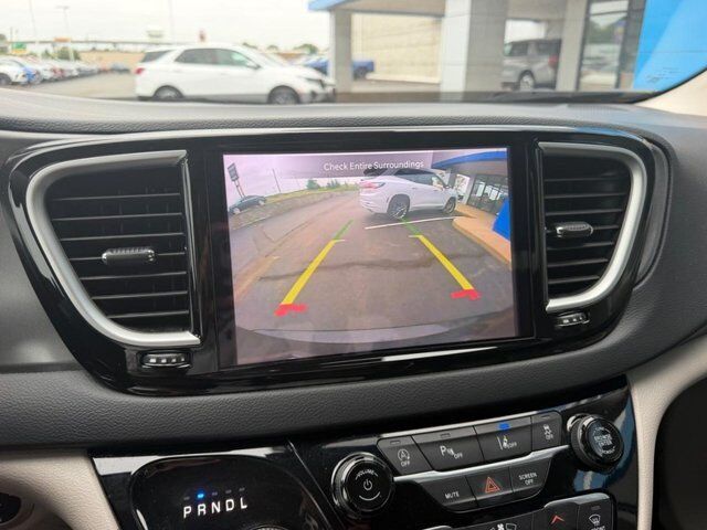 2024 Chrysler Pacifica Touring L Farmington MO