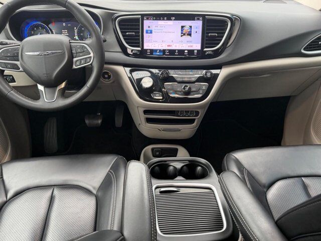 2024 Chrysler Pacifica Touring L Farmington MO
