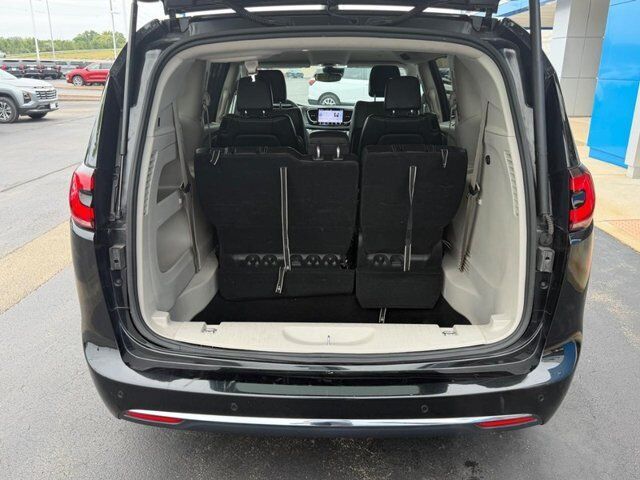 2024 Chrysler Pacifica Touring L Farmington MO
