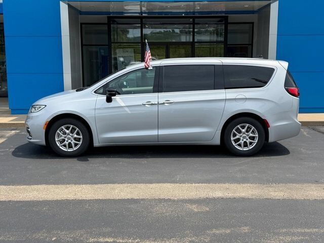 2024 Chrysler Pacifica Touring L Farmington MO