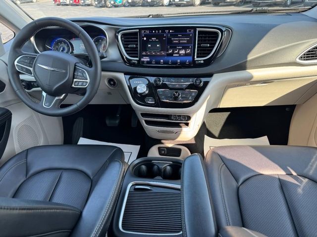 2024 Chrysler Pacifica Touring L Washington MO