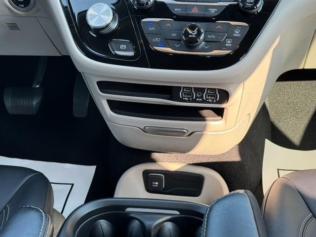 2024 Chrysler Pacifica Touring L Washington MO