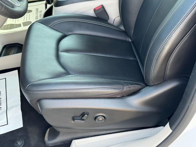 2024 Chrysler Pacifica Touring L Washington MO