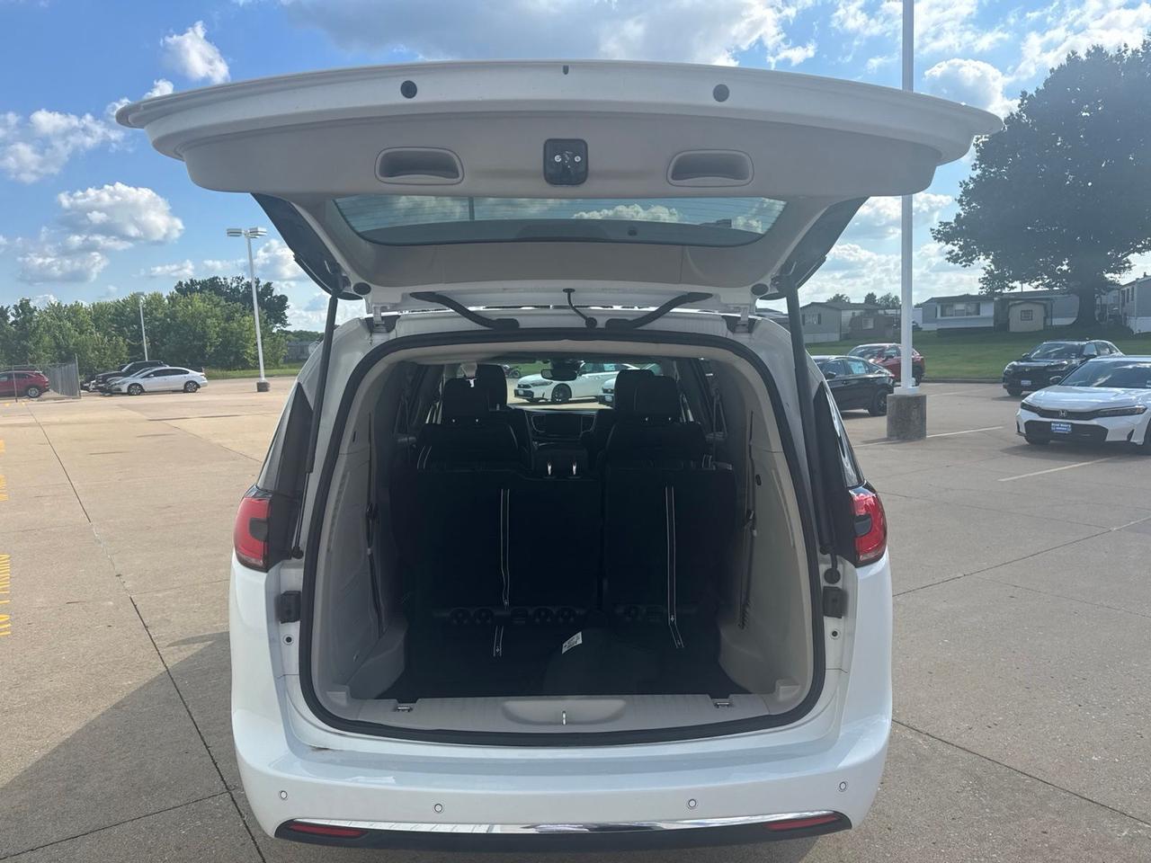 2024 Chrysler Pacifica Touring L West Burlington IA