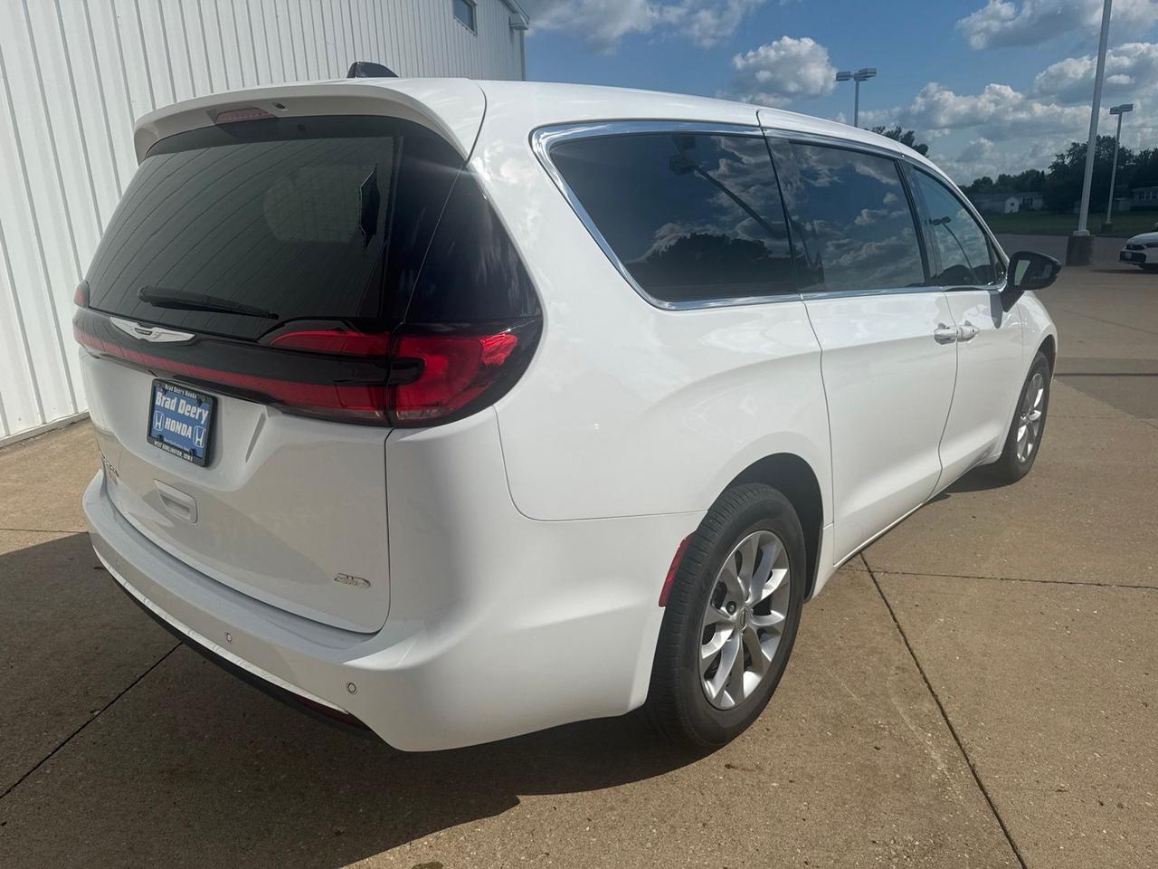 2024 Chrysler Pacifica Touring L West Burlington IA