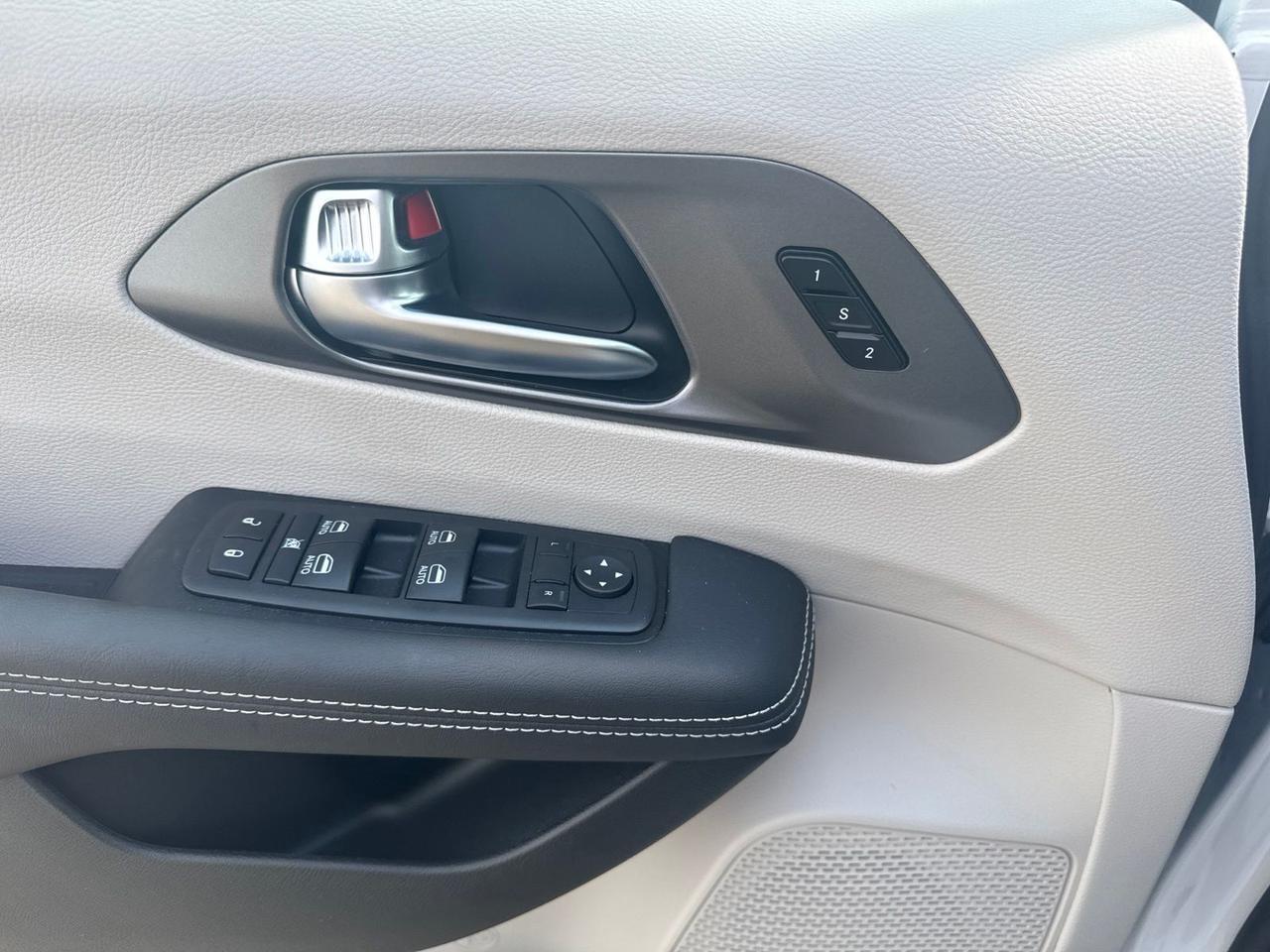 2024 Chrysler Pacifica Touring L West Burlington IA