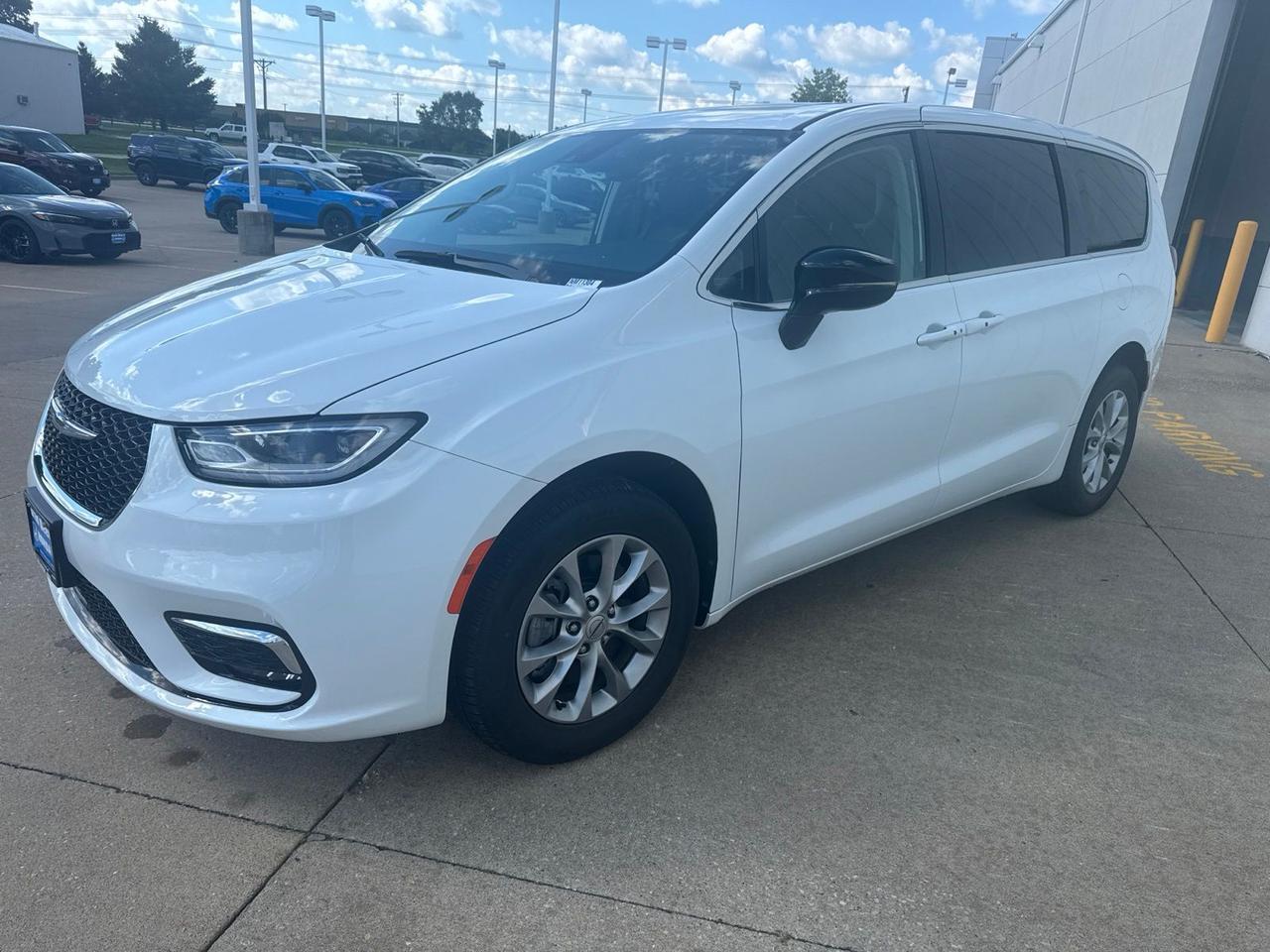 2024 Chrysler Pacifica Touring L West Burlington IA