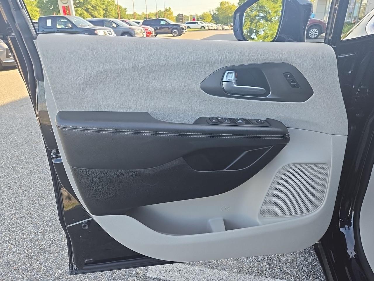 2024 Chrysler Pacifica Touring L Waldorf MD