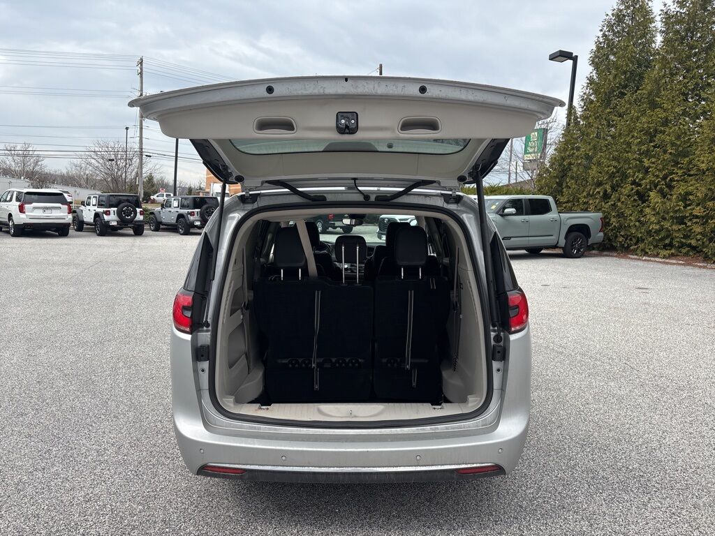 2024 Chrysler Pacifica Touring L Cockeysville MD