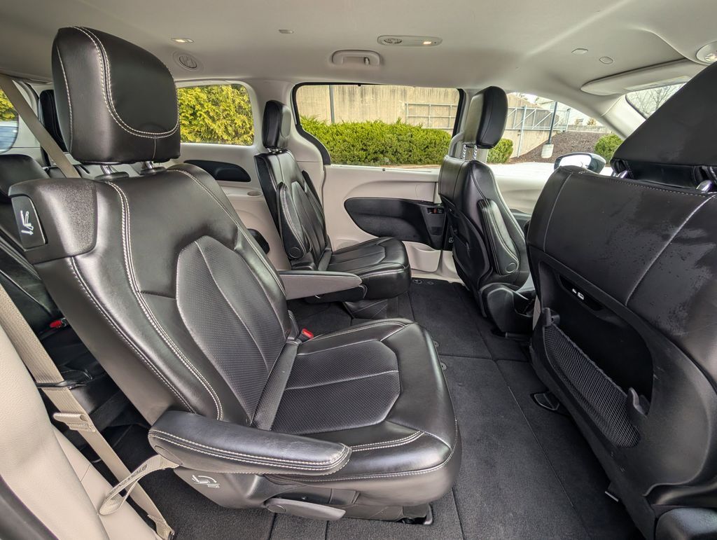 2024 Chrysler Pacifica Touring L Cockeysville MD