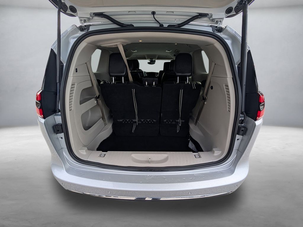 2024 Chrysler Pacifica Touring L Cockeysville MD