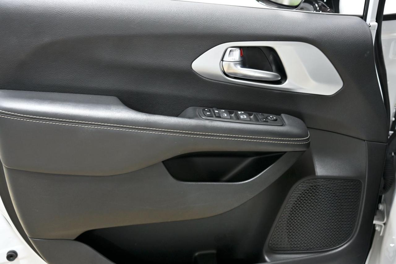 2024 Chrysler Pacifica Touring Miami FL