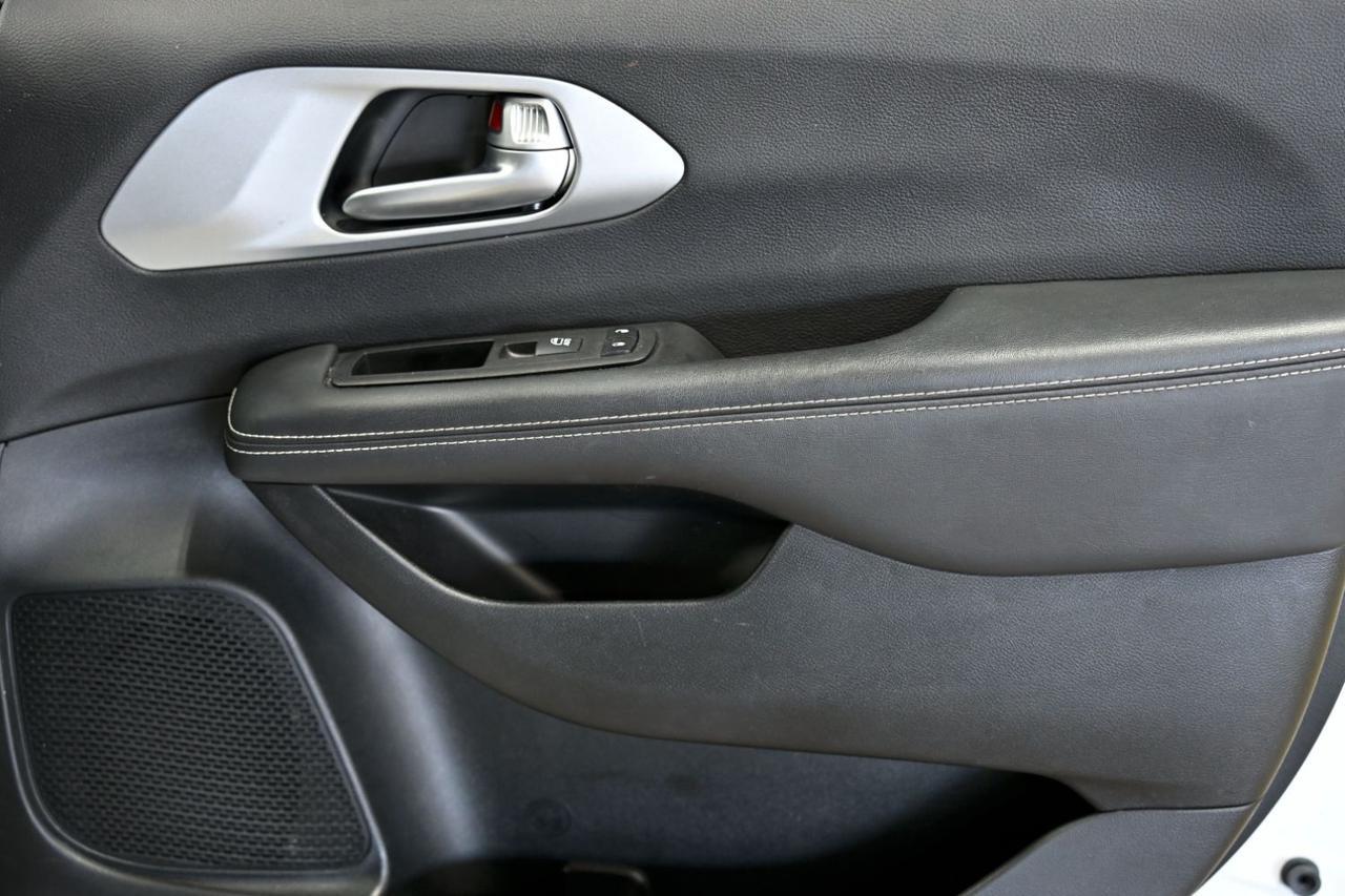 2024 Chrysler Pacifica Touring Miami FL