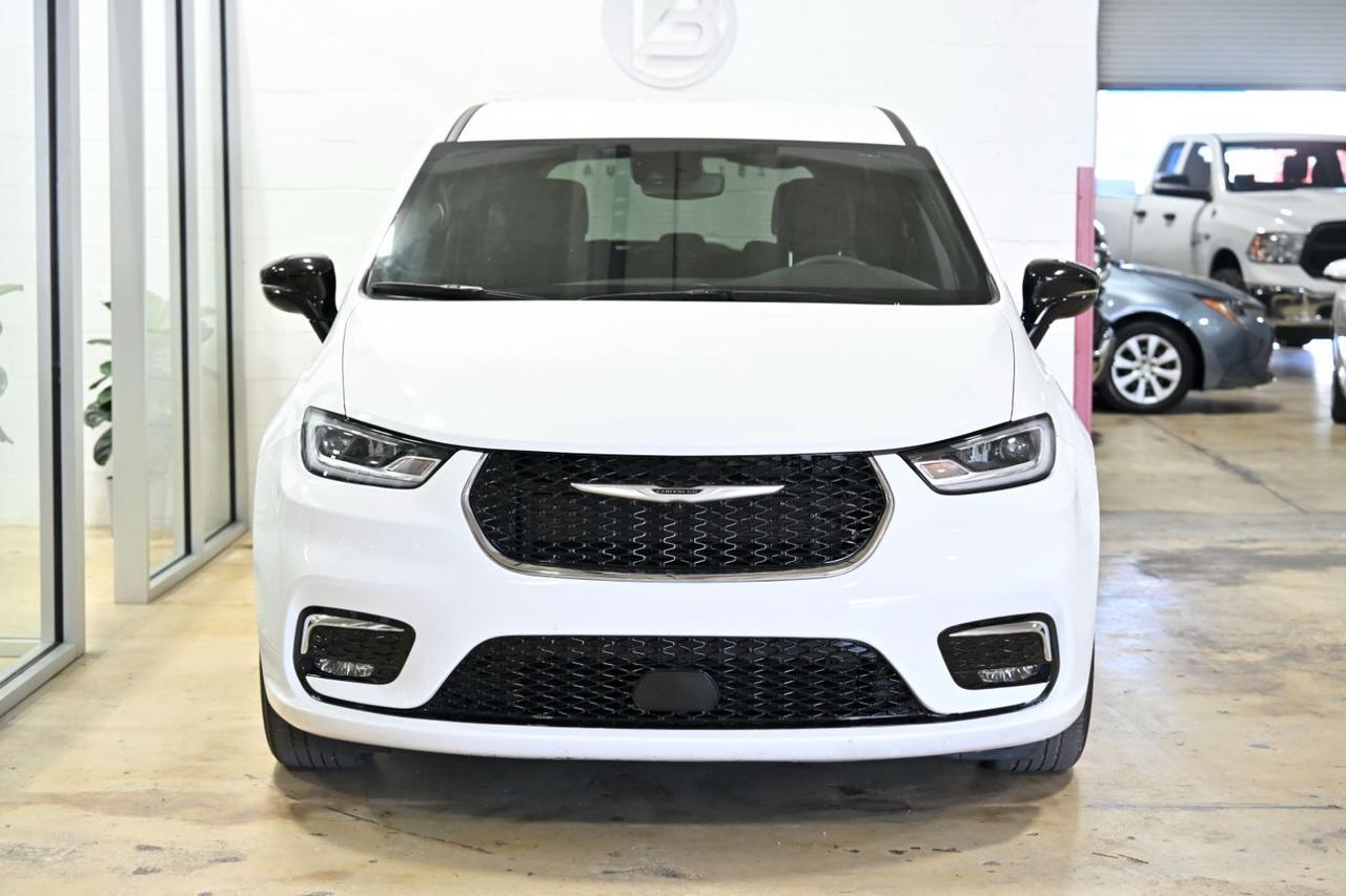 2024 Chrysler Pacifica Touring