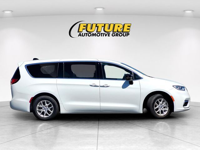 2024 Chrysler Pacifica Touring