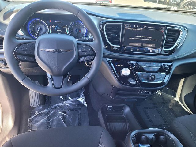 2024 Chrysler Pacifica Touring Roseville CA
