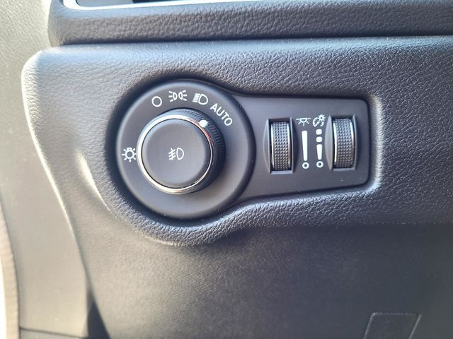 2024 Chrysler Pacifica Touring Roseville CA