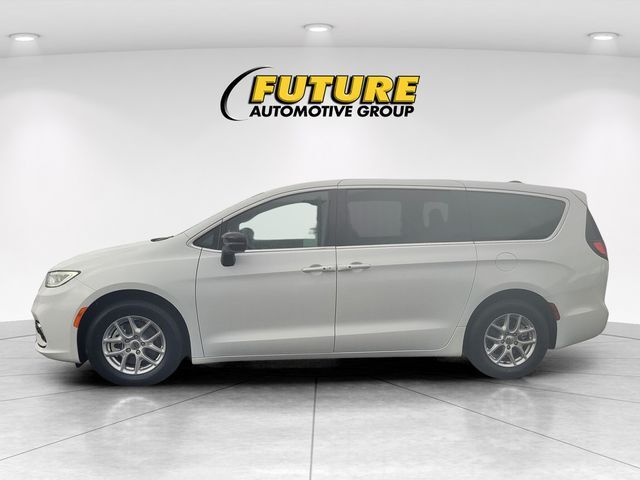2024 Chrysler Pacifica Touring Roseville CA
