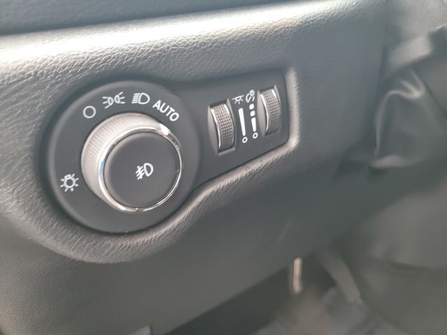 2024 Chrysler Pacifica Touring Roseville CA