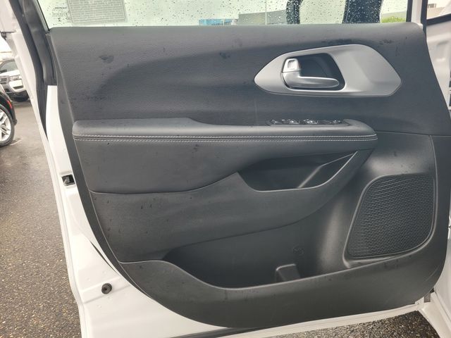 2024 Chrysler Pacifica Touring Roseville CA