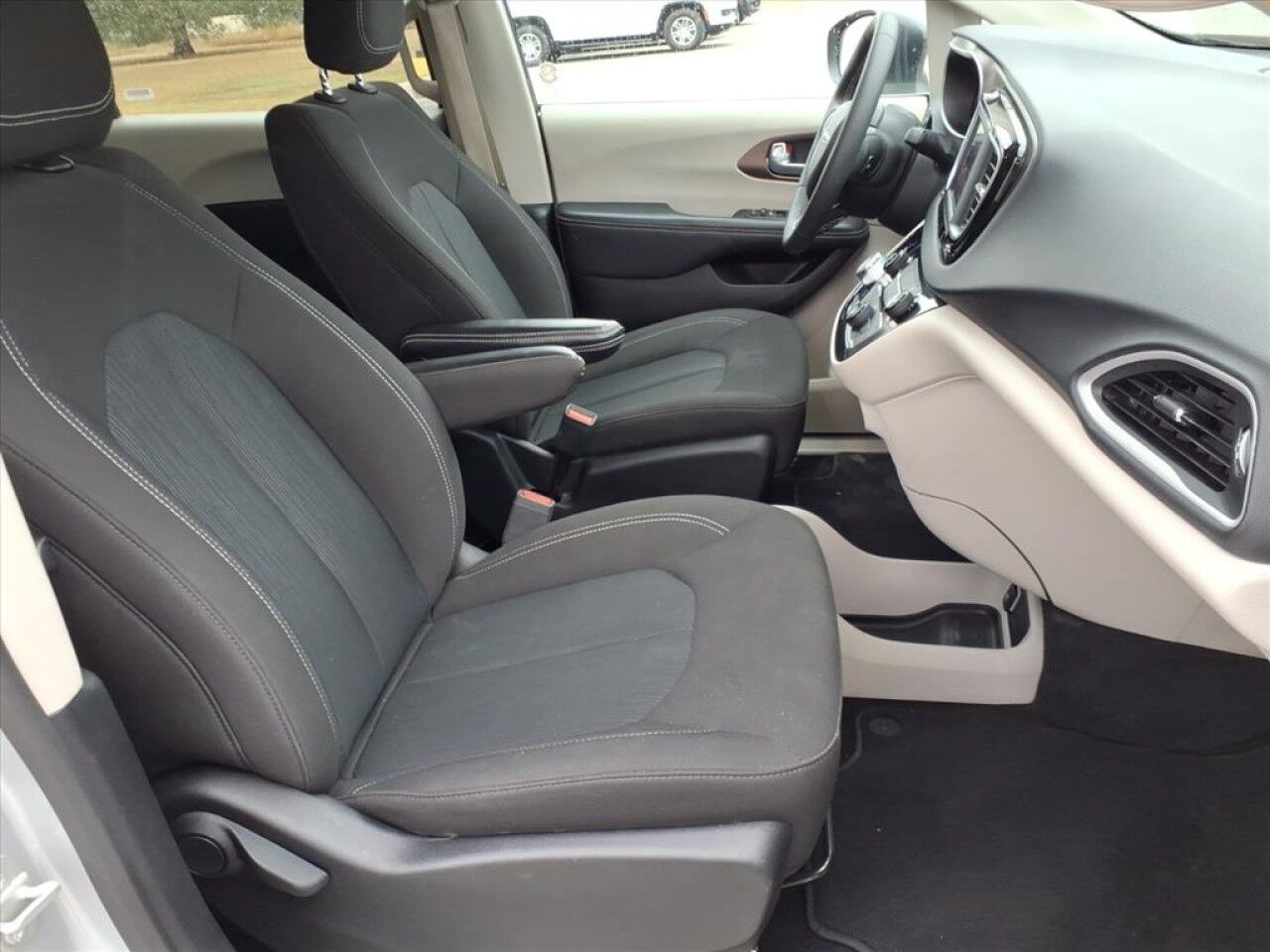 2024 Chrysler Voyager (fleet-only) LX