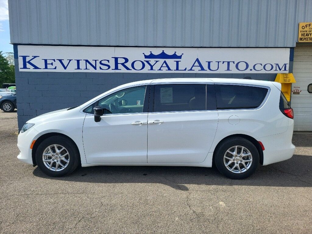 2024 Chrysler Voyager (fleet-only) LX