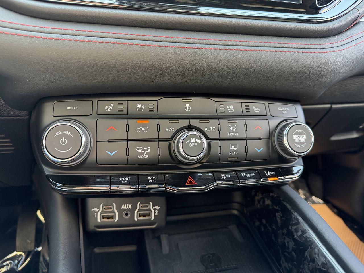 2024 Dodge Durango RT Plus AWD | HEMI V8 | Nappa Leather | 6 Passenger Captain Chairs | NAV | Sunroof | Power Liftgate Redwater AB