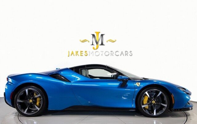 2024 Ferrari SF90 Spider *OVER $160,000 IN OPTIONS* *ONLY 93 MILES* *HUGE CARBON OPTIONS* *3-LAYER PAINT* San Diego CA