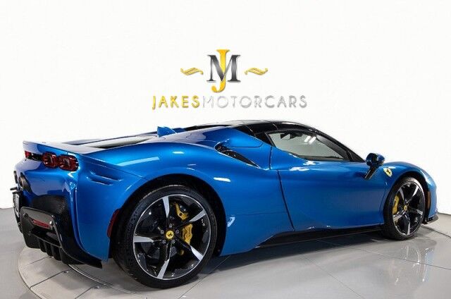 2024 Ferrari SF90 Spider *OVER $160,000 IN OPTIONS* *ONLY 93 MILES* *HUGE CARBON OPTIONS* *3-LAYER PAINT* San Diego CA