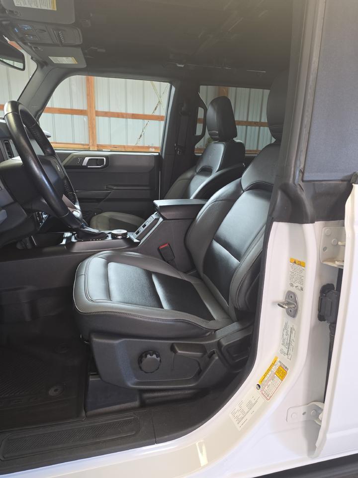 2024 Ford Bronco Black Diamond Sand Lake NY