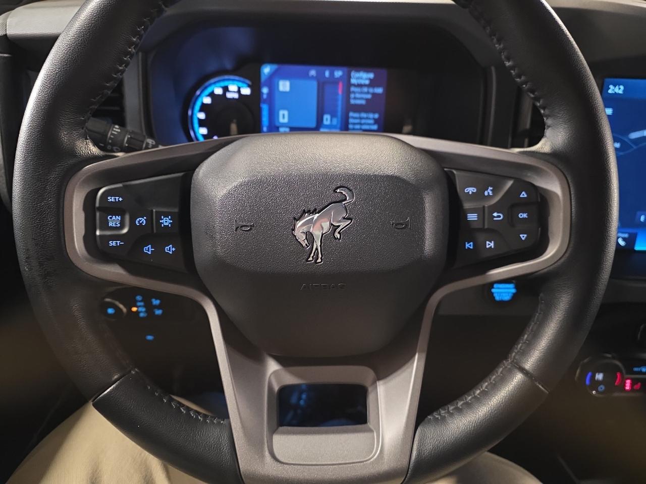 2024 Ford Bronco Black Diamond Sand Lake NY