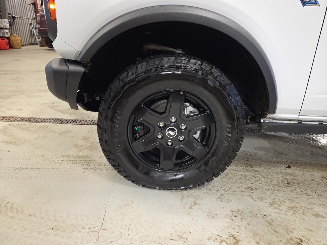 2024 Ford Bronco Black Diamond Sand Lake NY