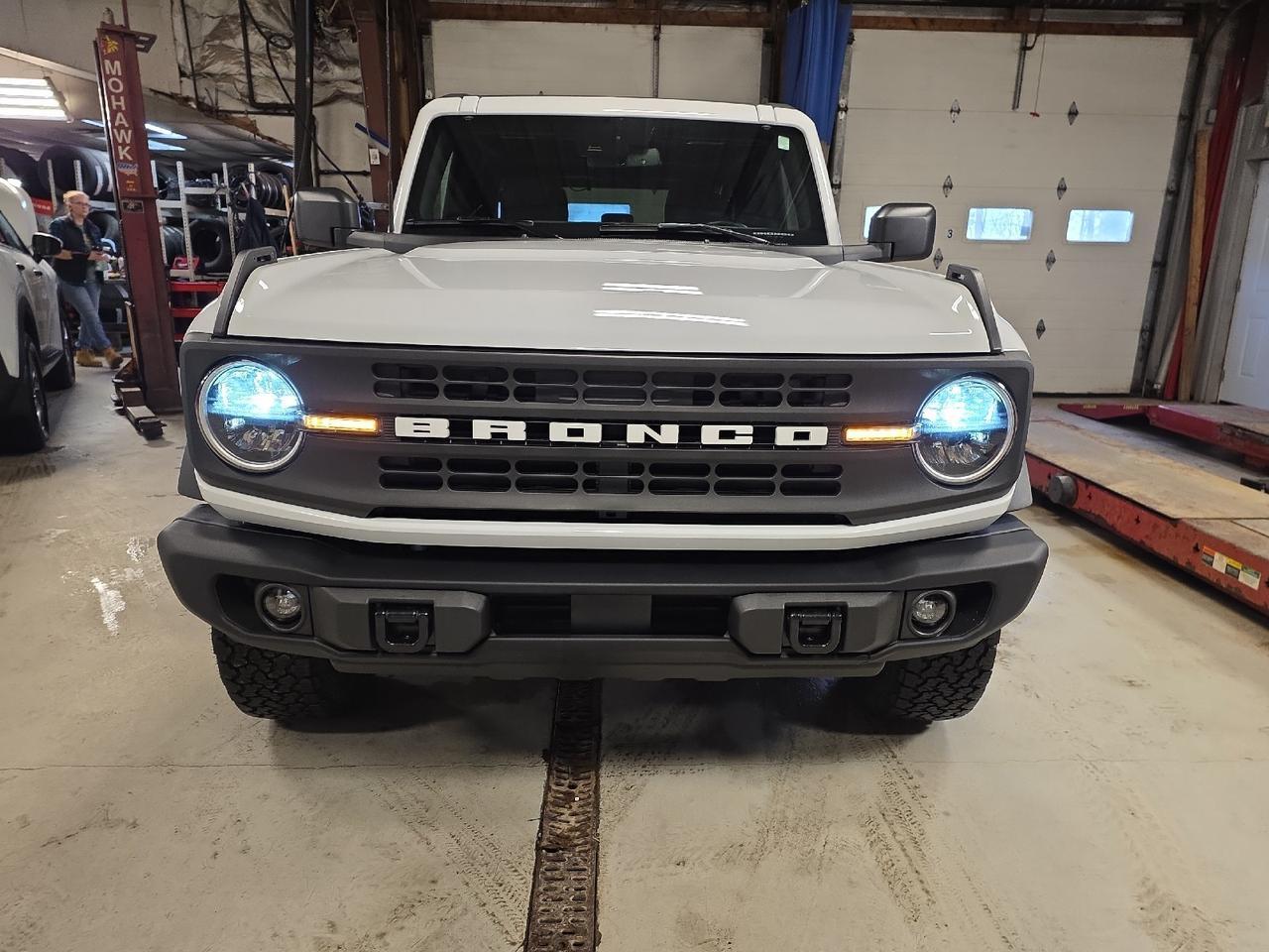 2024 Ford Bronco Black Diamond Sand Lake NY