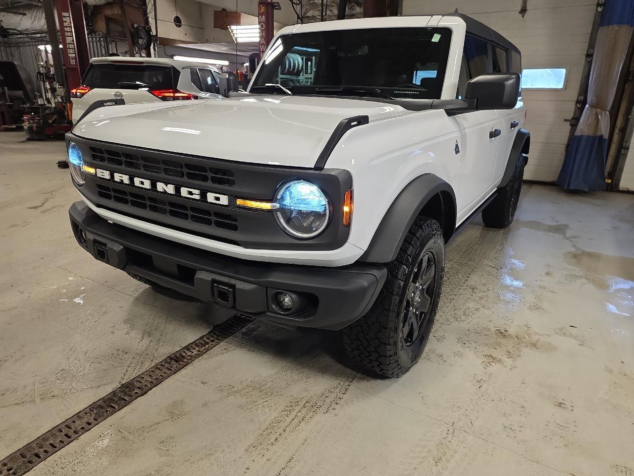 2024 Ford Bronco Black Diamond Sand Lake NY