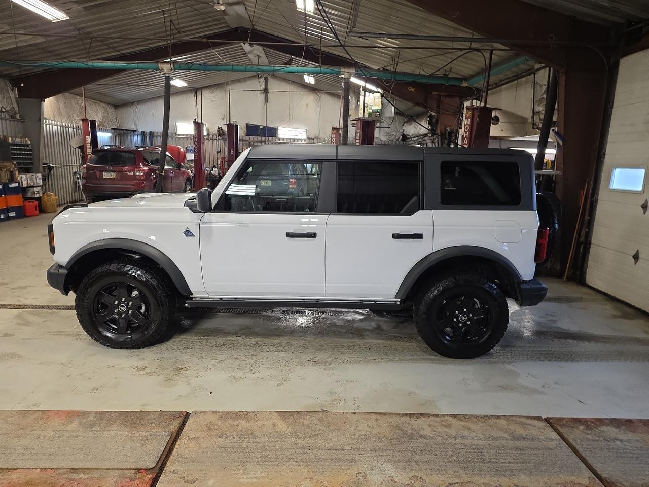 2024 Ford Bronco Black Diamond Sand Lake NY