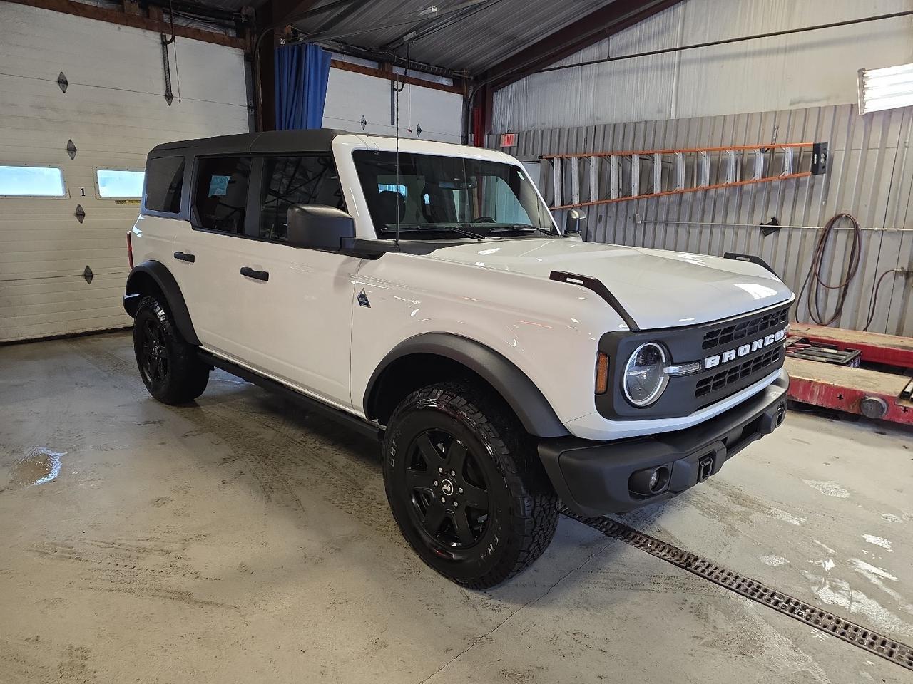 2024 Ford Bronco Black Diamond Sand Lake NY