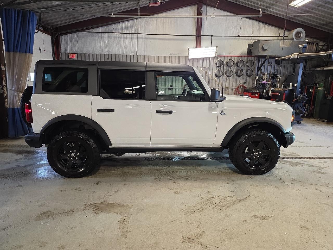 2024 Ford Bronco Black Diamond Sand Lake NY