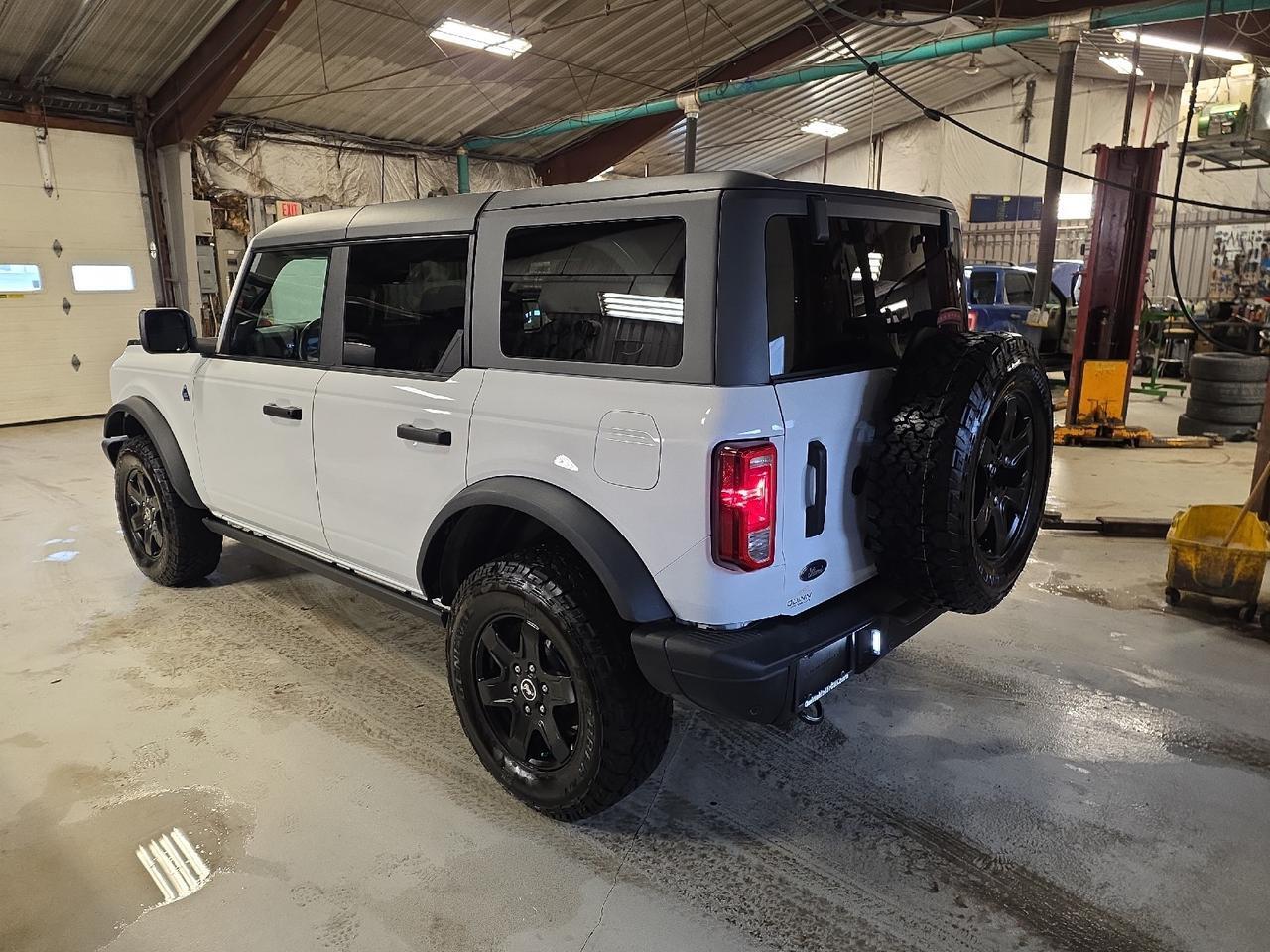 2024 Ford Bronco Black Diamond Sand Lake NY