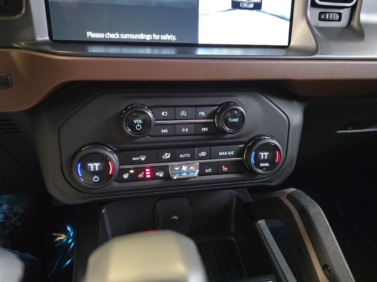 2024 Ford Bronco Outer Banks Advanced Sand Lake NY