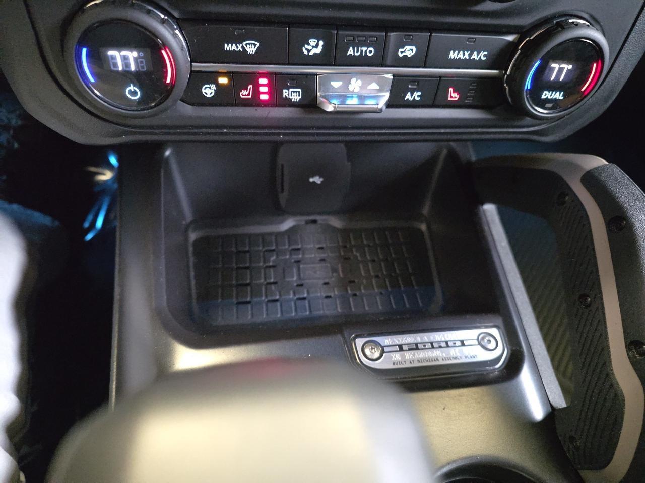 2024 Ford Bronco Outer Banks Advanced Sand Lake NY