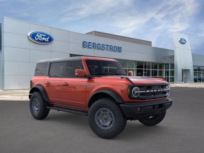 2024 Ford Bronco Outer Banks Green Bay WI