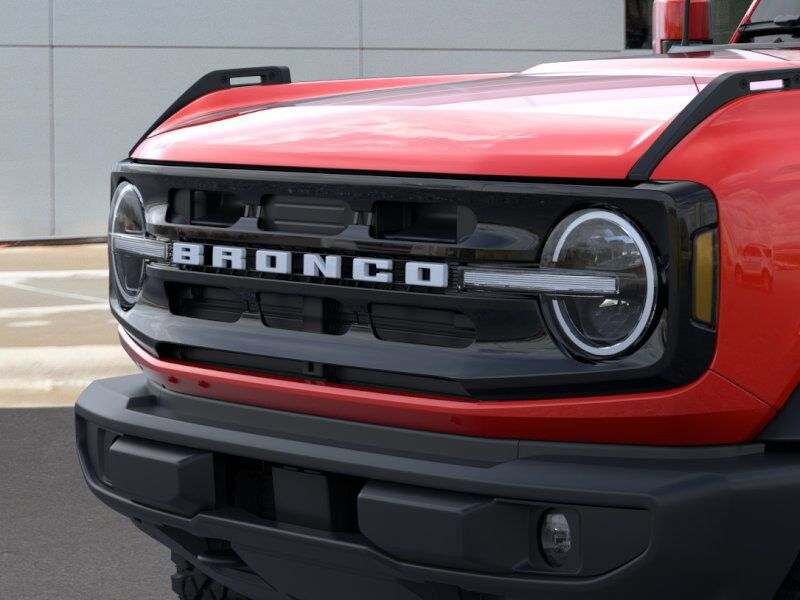 2024 Ford Bronco Outer Banks Green Bay WI
