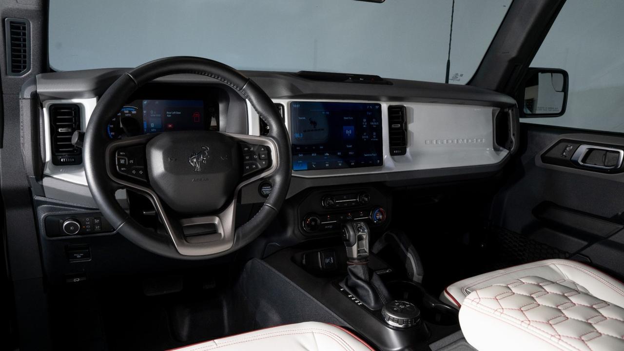 2024 Ford Bronco SO FLO CUSTOMS / Big Bend/ 40 wheels/ Diamond stich leather Franklin TN