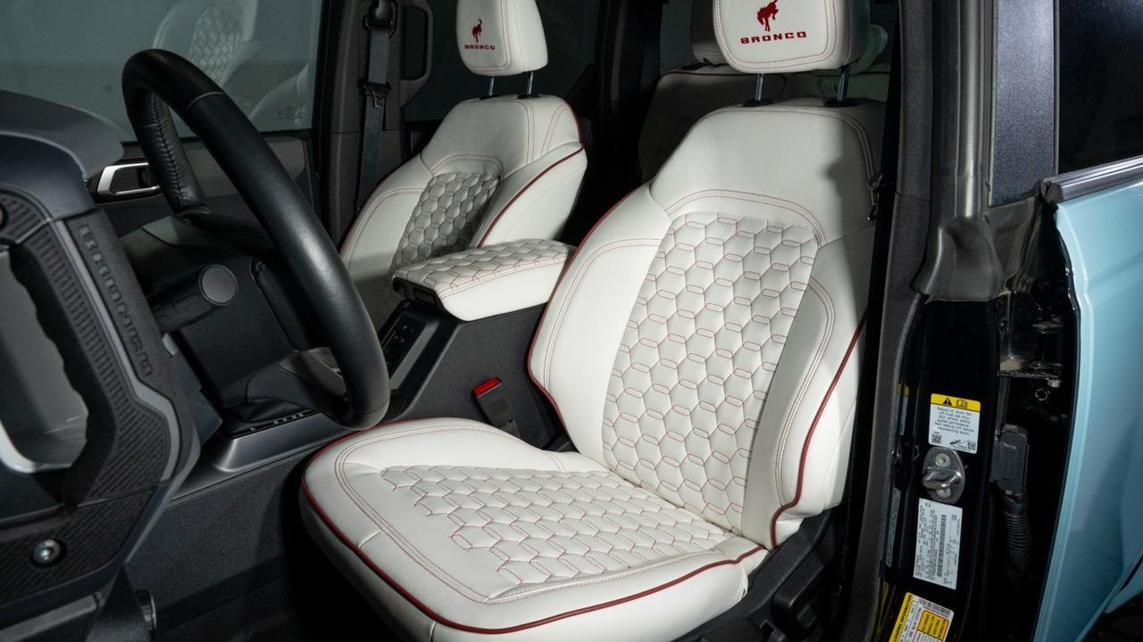 2024 Ford Bronco SO FLO CUSTOMS / Big Bend/ 40 wheels/ Diamond stich leather Franklin TN