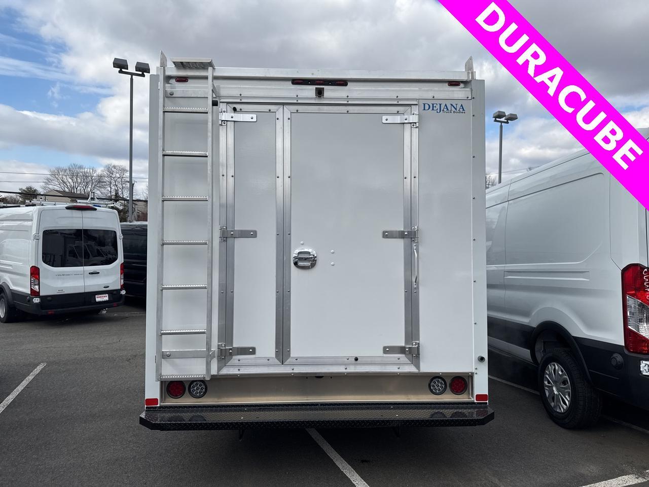 2024 Ford E-450 photo 6